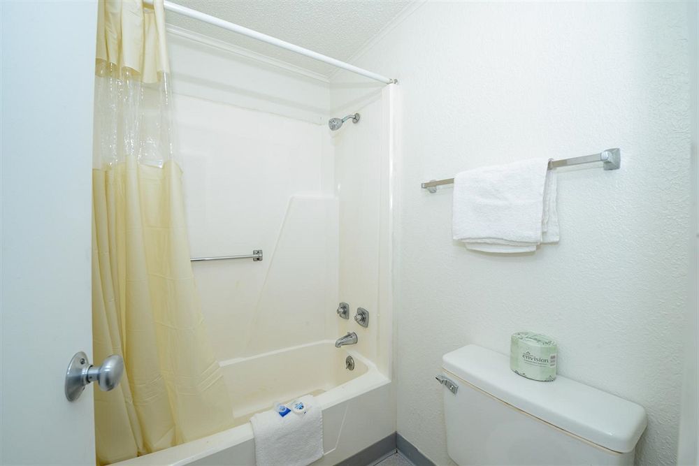 Americas Best Value Inn & Suites Jackson Quarto foto